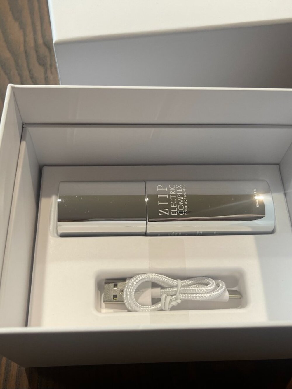 NEW ZIIP Halo - Nanocurrent™ and Microcurrent Facial Toning Device - Picture 6 of 6